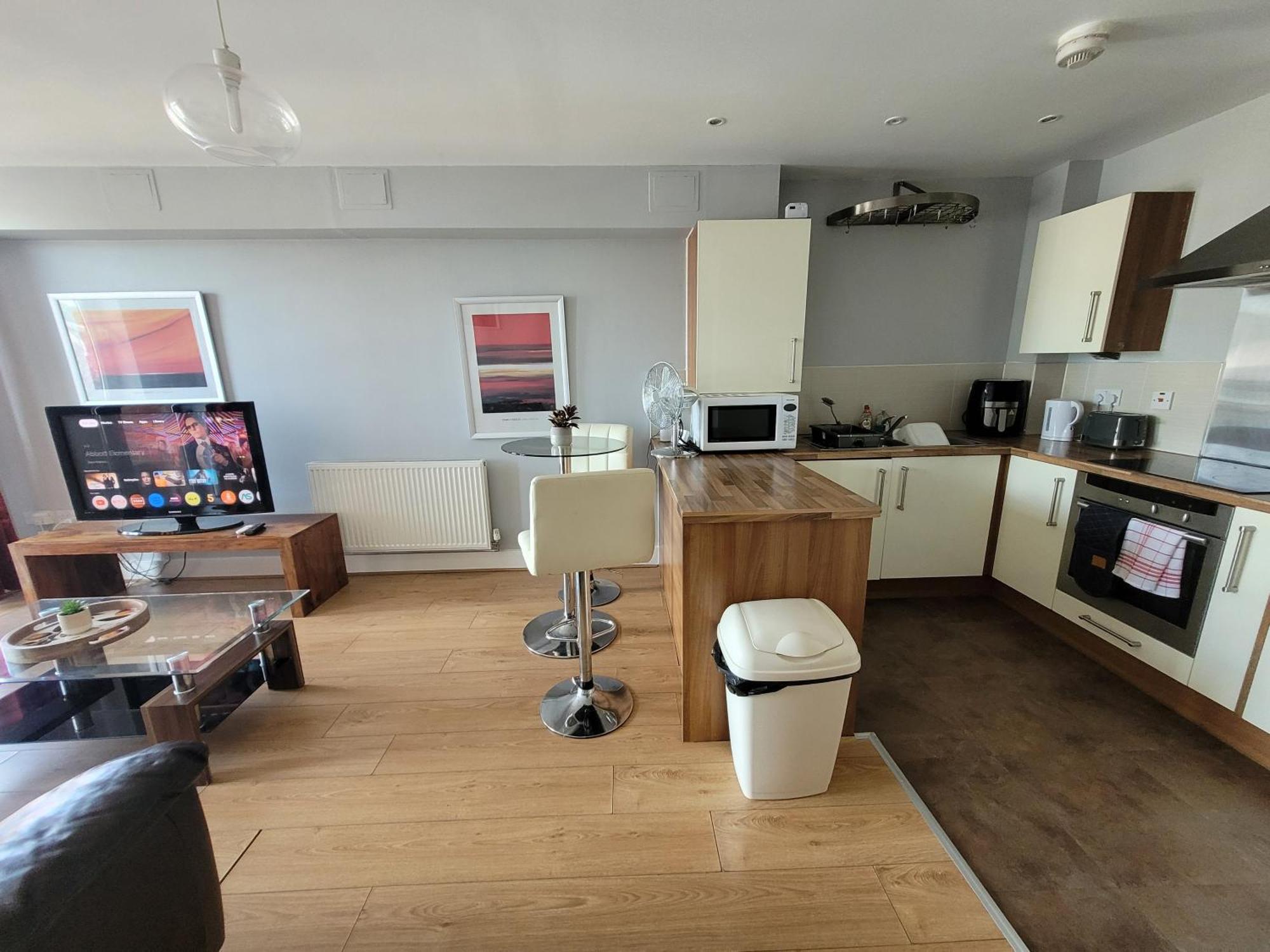 Lesley Court- A Lovely Spacious 2 Bedroom Apartment By Catchpole Stays Челмсфорд Экстерьер фото